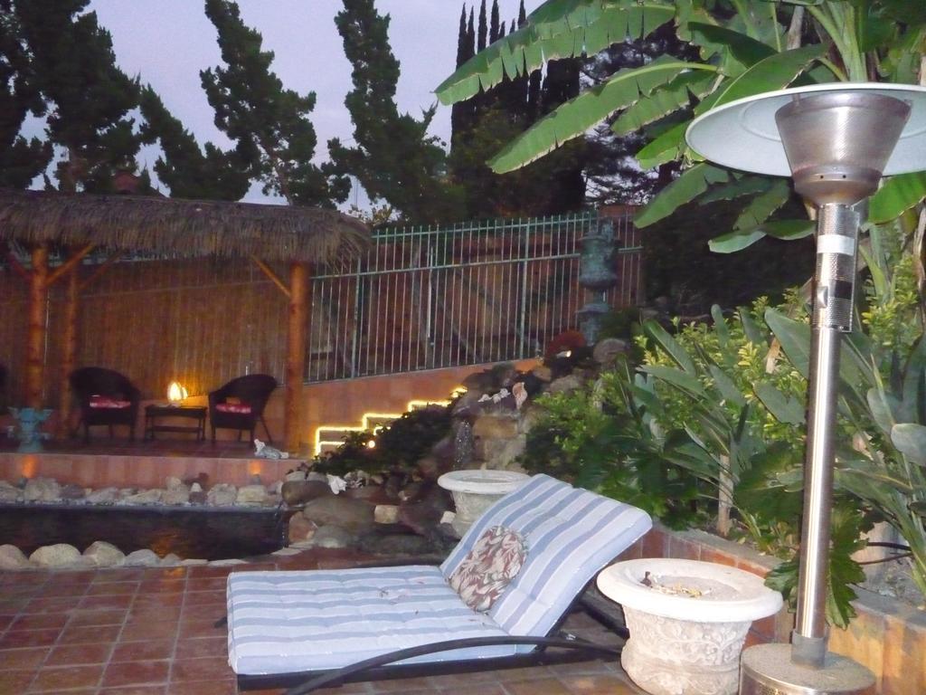 Woodland Hills Calabasas Guesthouses Лос-Анджелес Екстер'єр фото